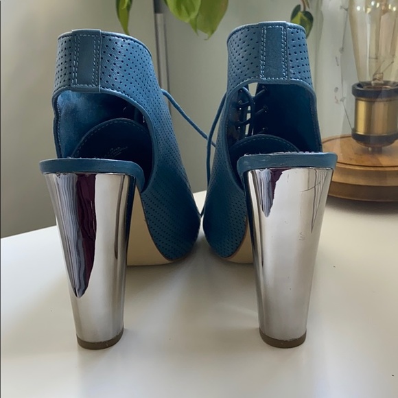 STEVE MADDEN HEELS - Picture 4 of 5